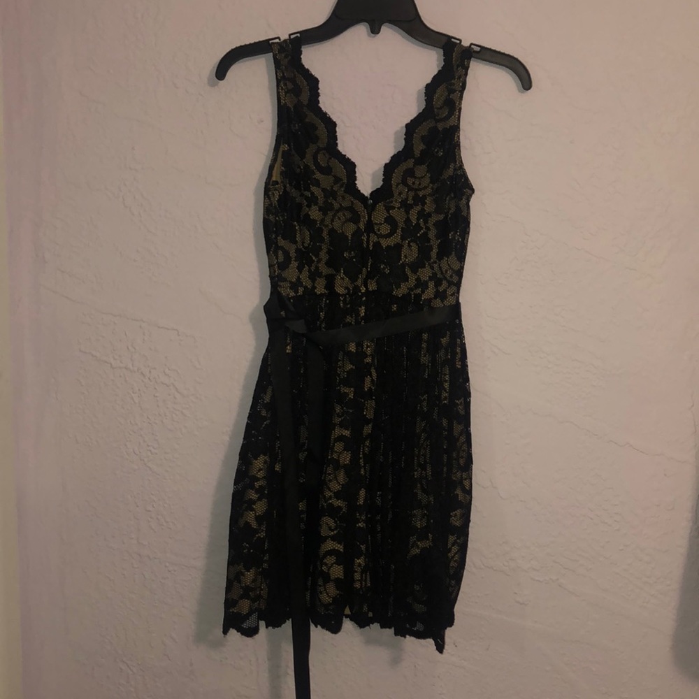 Black lace dress - Picture 3 of 3